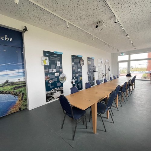 Leseraum auf Hanswarft - Innenansicht